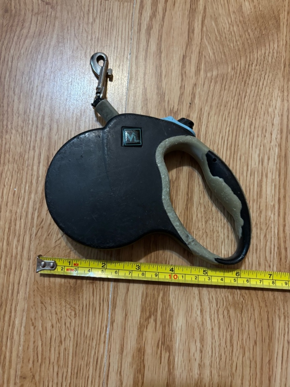 Retractable Dog Leash in Black and Tan